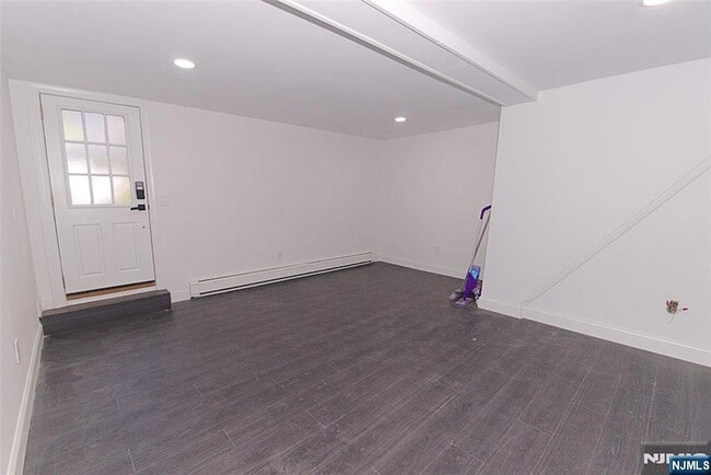 401 Undercliff Ave, Unit B in Edgewater, NJ - Building Photo - Building Photo