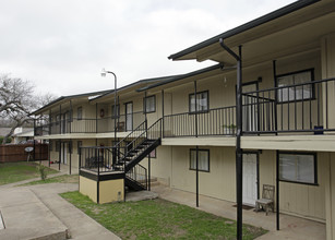 Oak Creek Apartments in Round Rock, TX - Building Photo - Building Photo