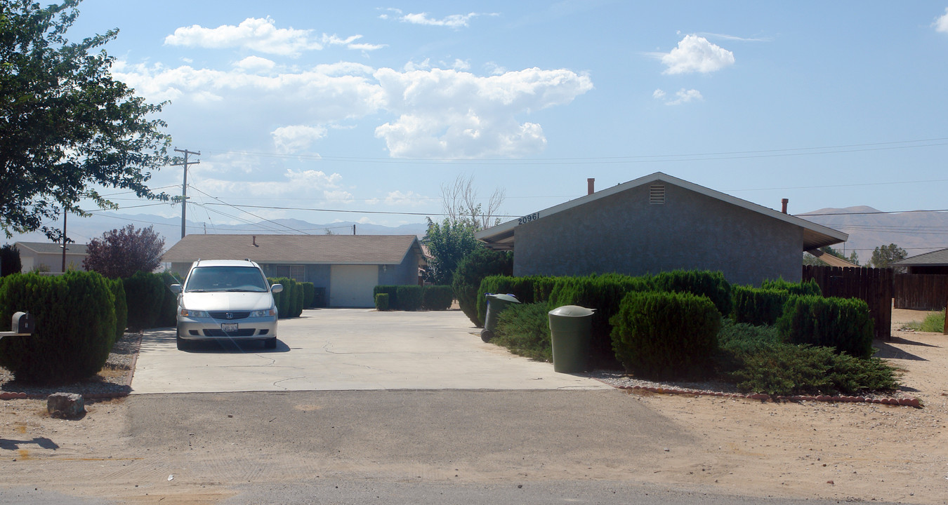 20961 Sioux Rd in Apple Valley, CA - Building Photo