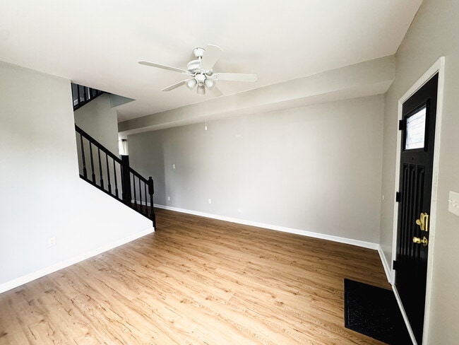 811 Edmondson Ave in Catonsville, MD - Foto de edificio - Building Photo