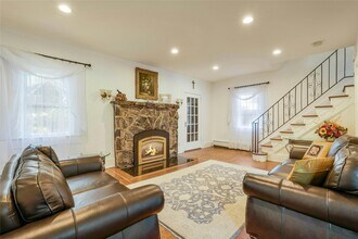 65 Larch Ave in Floral Park, NY - Building Photo - Building Photo