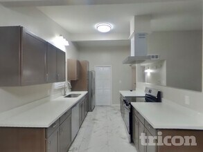 2416 SW 330th St in Federal Way, WA - Building Photo - Building Photo