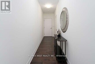 8 The Esplanade in Toronto, ON - Building Photo - Building Photo