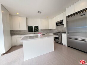 30370 Morning View Dr in Malibu, CA - Building Photo - Building Photo