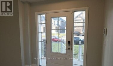 22 Bur Oak Dr in Thorold, ON - Building Photo - Building Photo