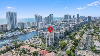 1000 Parkview Dr in Hallandale Beach, FL - Building Photo