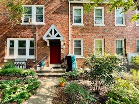 1518 Isherwood St NE, Unit Isherwood Apt in Washington, DC - Building Photo
