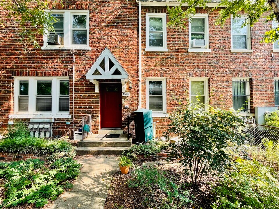 1518 Isherwood St NE, Unit Isherwood Apt in Washington, DC - Building Photo