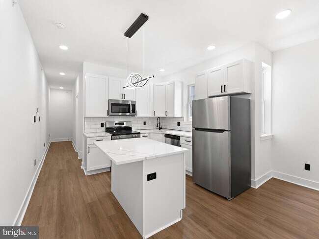 2331 N Front St in Philadelphia, PA - Building Photo - Building Photo
