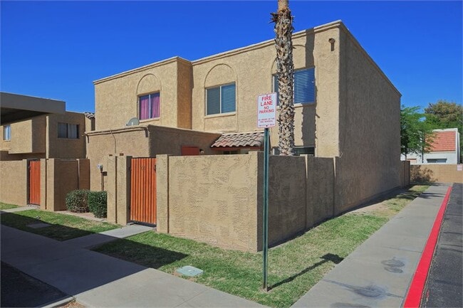 948 S Alma School Rd, Unit 61 in Mesa, AZ - Foto de edificio - Building Photo
