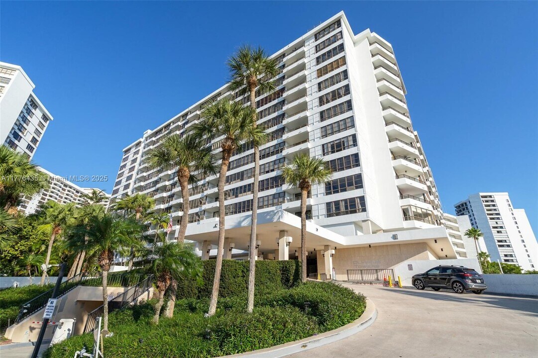 500 Three Islands Blvd, Unit 1108 in Hallandale Beach, FL - Building Photo