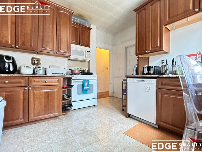 324 Faneuil St, Unit 2