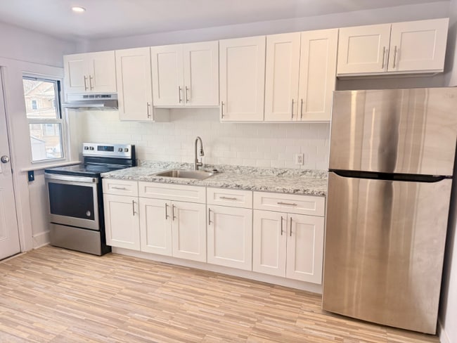 112 Hawthorne Ave, Unit 112 in Derby, CT - Building Photo - Building Photo