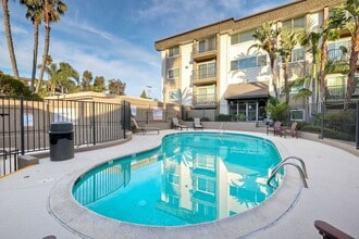 The Village at La Mesa in La Mesa, CA - Foto de edificio - Building Photo