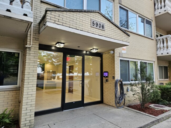 property at 5906 N Sheridan Rd