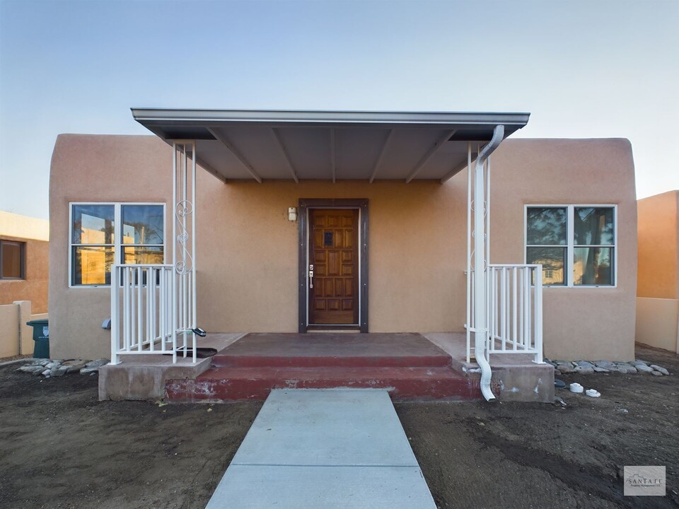 307 Lomita St in Santa Fe, NM - Building Photo