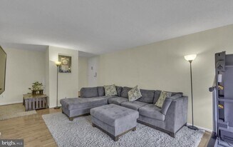 11232 Chestnut Grove Square in Reston, VA - Building Photo