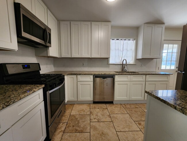 117 Roberts Cir in Ocean Springs, MS - Building Photo - Building Photo