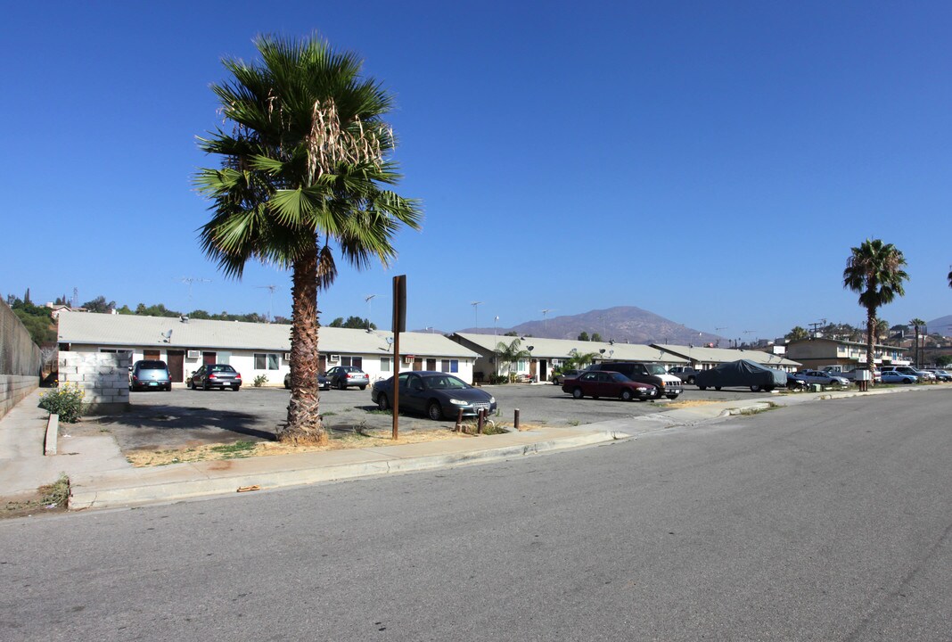 3859 Stobbs Way in Riverside, CA - Foto de edificio