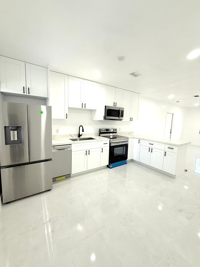 209 NW 10th St, Unit 4D, Unit 4D