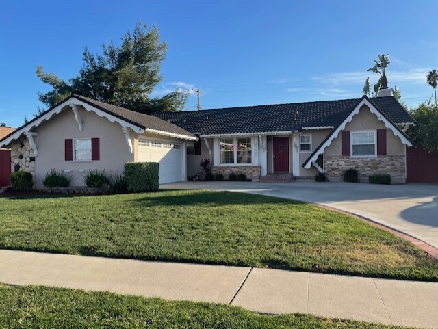 21000 Blythe St in Canoga Park, CA - Building Photo