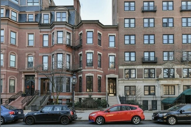 property at 86 Commonwealth Ave
