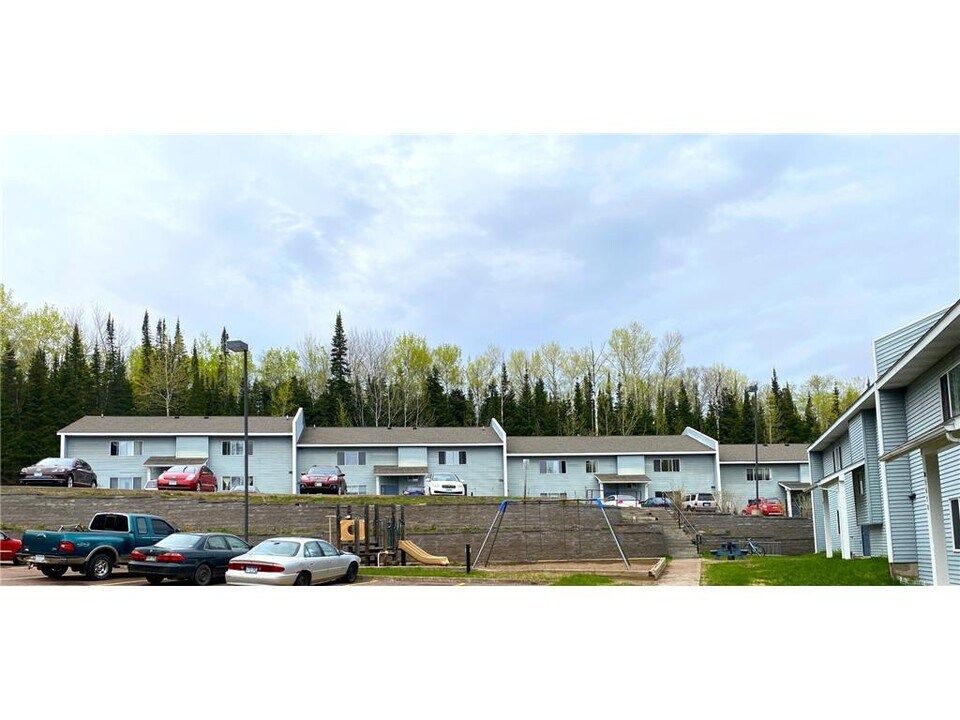 801 W 5th St in Grand Marais, MN - Building Photo