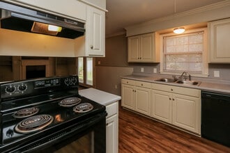 5316 Wayneland Dr in Jackson, MS - Building Photo - Building Photo