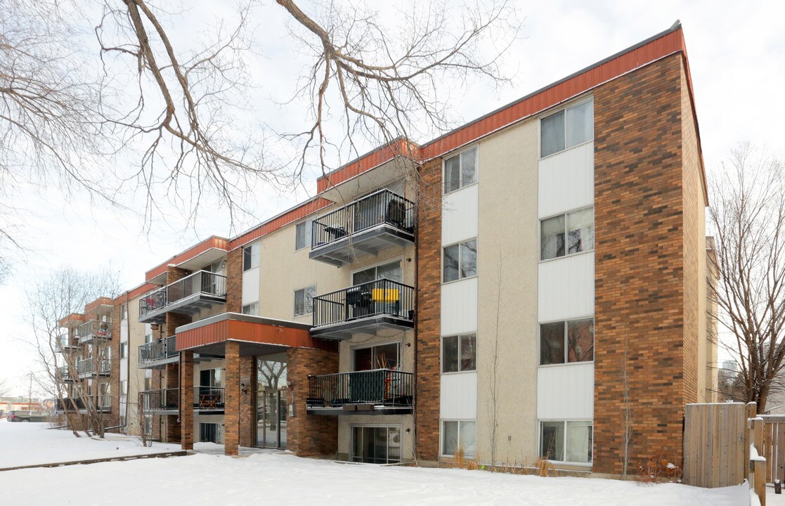 10335 117th St NW in Edmonton, AB - Building Photo