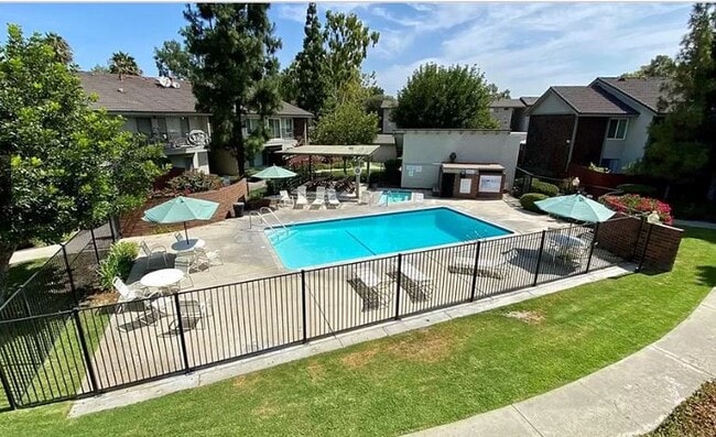 985 S Idaho St, Unit 40 in La Habra, CA - Building Photo - Building Photo