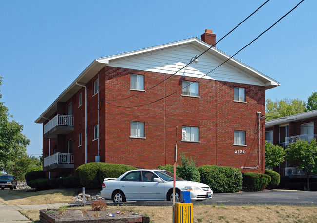 2450 Boudinot Ave in Cincinnati, OH - Building Photo - Building Photo