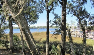 2 Marina Cove Dr in Niceville, FL - Building Photo - Building Photo