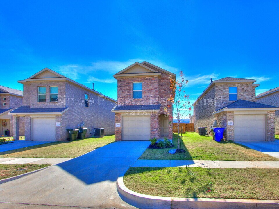 1824 Wolford Wy in Norman, OK - Building Photo