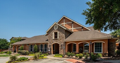 The Fountains of Conroe Apartment Homes in Conroe, TX - Foto de edificio - Building Photo