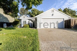 2703 Albany Ave in Davis, CA - Building Photo