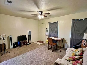 1612 Wayne St in Denton, TX - Building Photo - Building Photo