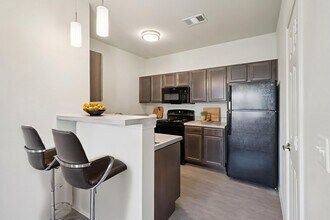 Denton Grove in Denton, TX - Foto de edificio - Building Photo