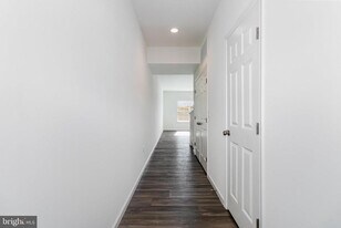 7843 Briarwood Dr in Harrisburg, PA - Building Photo