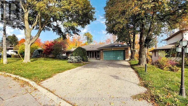 26 Restwell Crescent in Toronto, ON - Building Photo - Building Photo