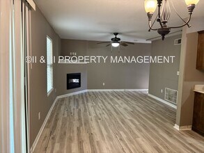 1624 NW Samantha Ct in Blue Springs, MO - Building Photo - Building Photo