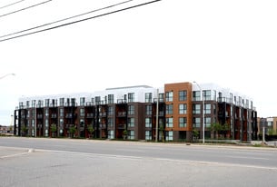 Trafalgar Landing in Oakville, ON - Building Photo
