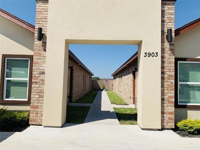 3903 Valeria St, Unit 1 in Edinburg, TX - Building Photo - Building Photo