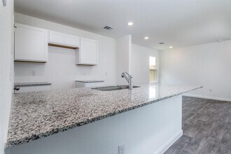 12066 William Trails Cir in Willis, TX - Foto de edificio - Building Photo