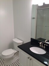 149 Park Dr, Unit B2 in Boston, MA - Foto de edificio - Building Photo