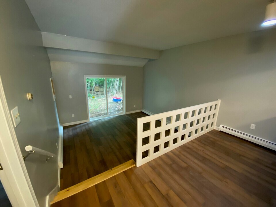 11 RiverBend Dr in Newport, NH - Building Photo