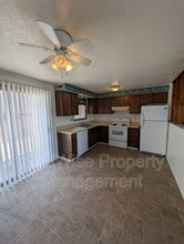 2953 W Lorraine Ave in Roseburg, OR - Building Photo - Building Photo