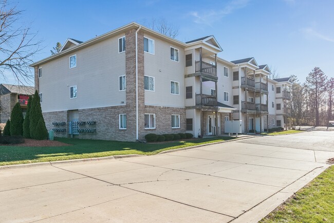 Beechtree Commons Apartments in Lansing, MI - Building Photo - Building Photo