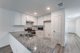 10227 Devon Wheel St in San Antonio, TX - Building Photo - Building Photo