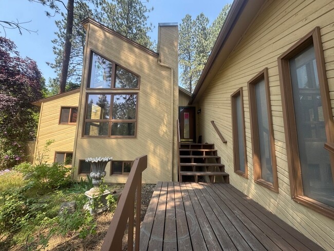 property at 5211 N Elton Rd