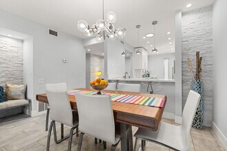 877 E Arenas Rd in Palm Springs, CA - Building Photo - Building Photo